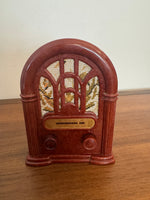 Vintage AM/FM Portable Battery Operated Radio Jukebox Retro Looking