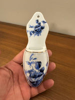 Vintage Chinoiserie Style Small Porcelain Wall Pocket Holder Vase
