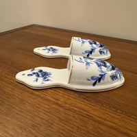 Vintage Chinoiserie Style Small Porcelain Wall Pocket Holder Vase