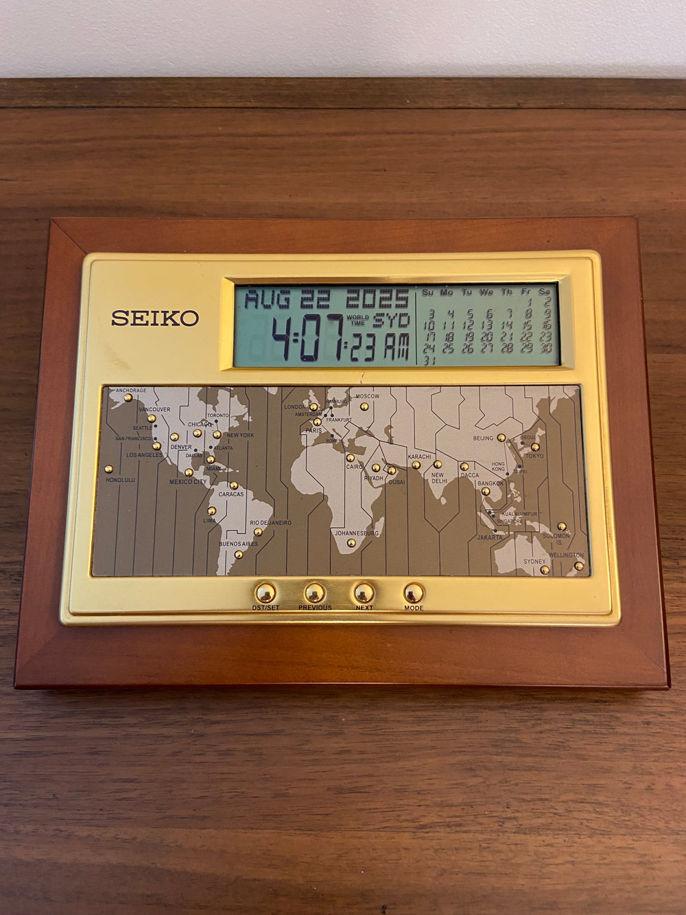 Vintage Seiko World Time Desk Clock Model QHL020B