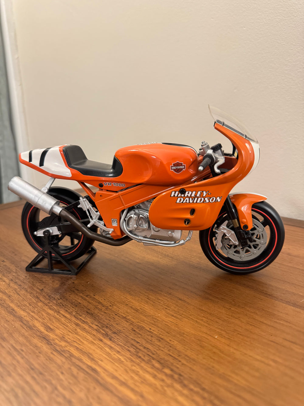 Harley Davidson Superbike VR 1000 Scale Metal Model