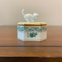Herend Hungary Octagon Shaped Porcelain Trinket box Kitten 6074/AV