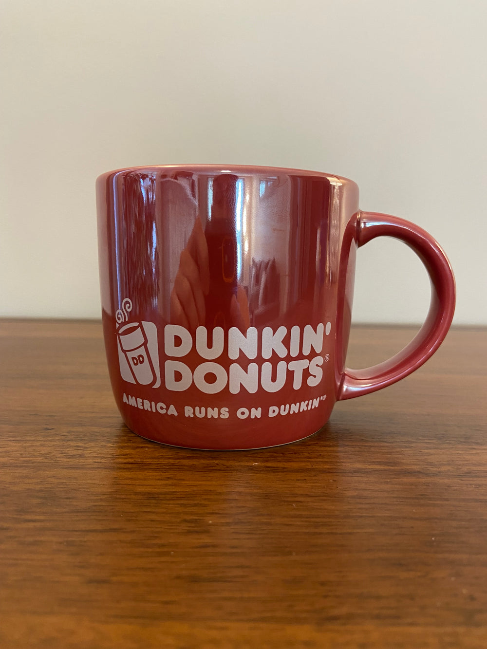 DUNKIN' DONUTS Porcelain Mug America Runs On Dunkin' 2014