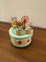 Vintage Enesco Mouse Animated Music Box Tuned Spinning Wheel
