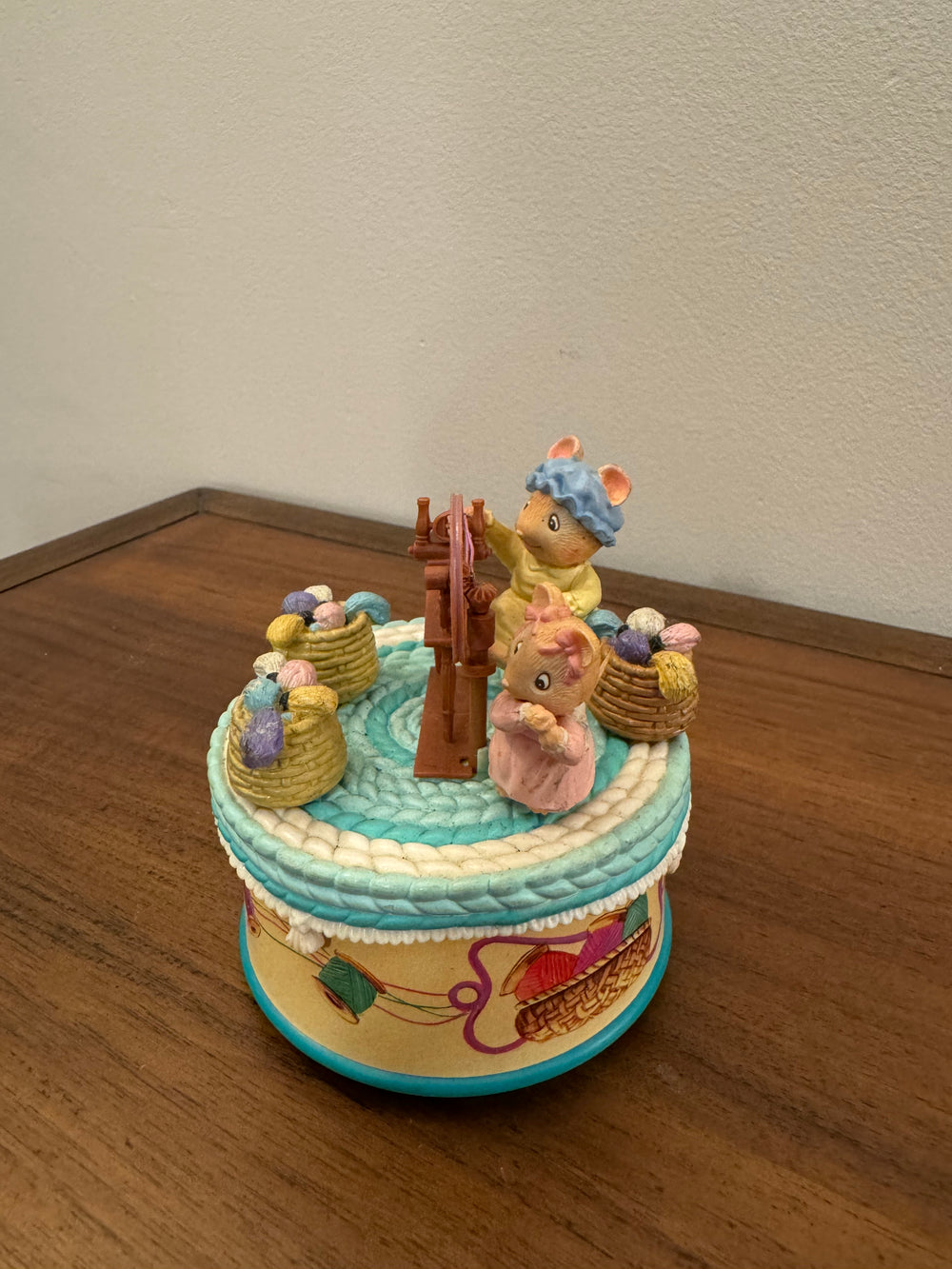 Vintage Enesco Mouse Animated Music Box Tuned Spinning Wheel