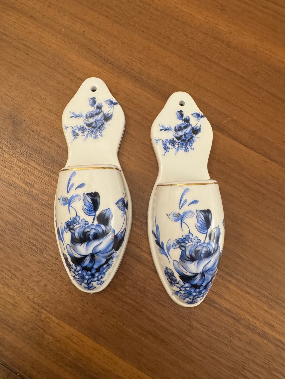 Vintage Chinoiserie Style Small Porcelain Wall Pocket Holder Vase