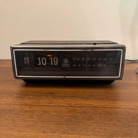 Vintage General Electric Flip Clock Radio Alarm