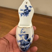 Vintage Chinoiserie Style Small Porcelain Wall Pocket Holder Vase