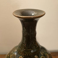 Ceramic Ornate Glossy Vitrified Vase