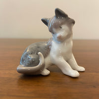 Vintage Lladro Porcelain Mini Kitten Cat Collectible Daisa 1985