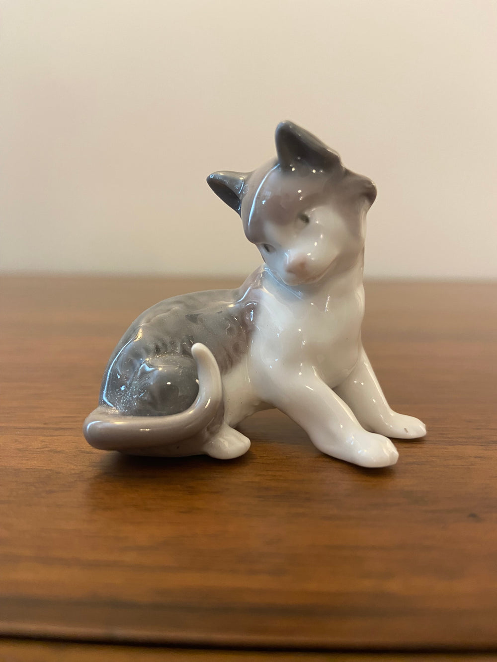 Vintage Lladro Porcelain Mini Kitten Cat Collectible Daisa 1985
