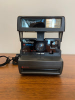 Vintage Polaroid 600 Film One Step Close Up Instant Camera Made in USA
