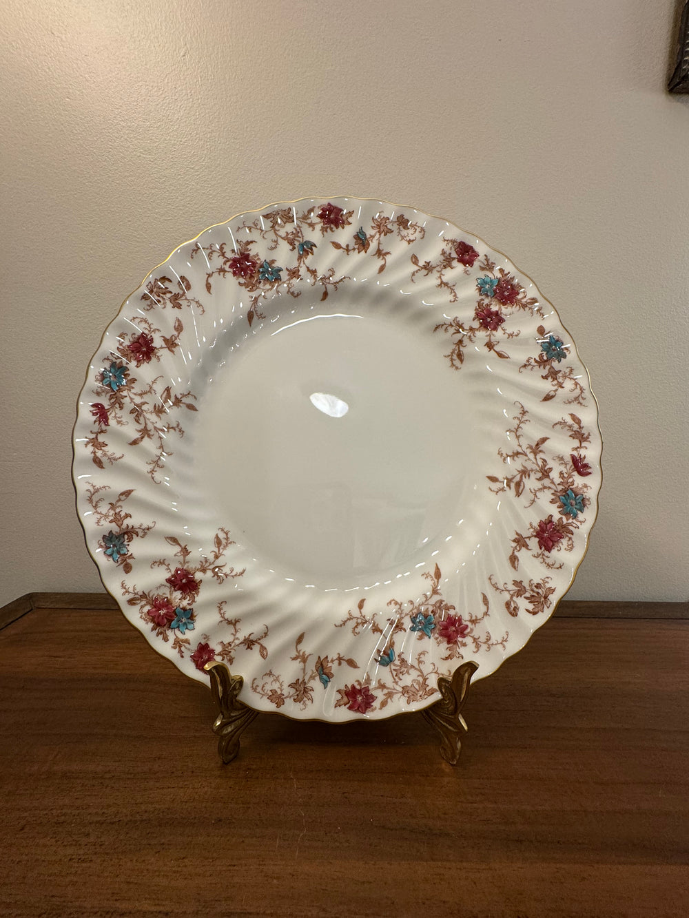 Minton Ancestral English Bone China Scalloped Edge Set