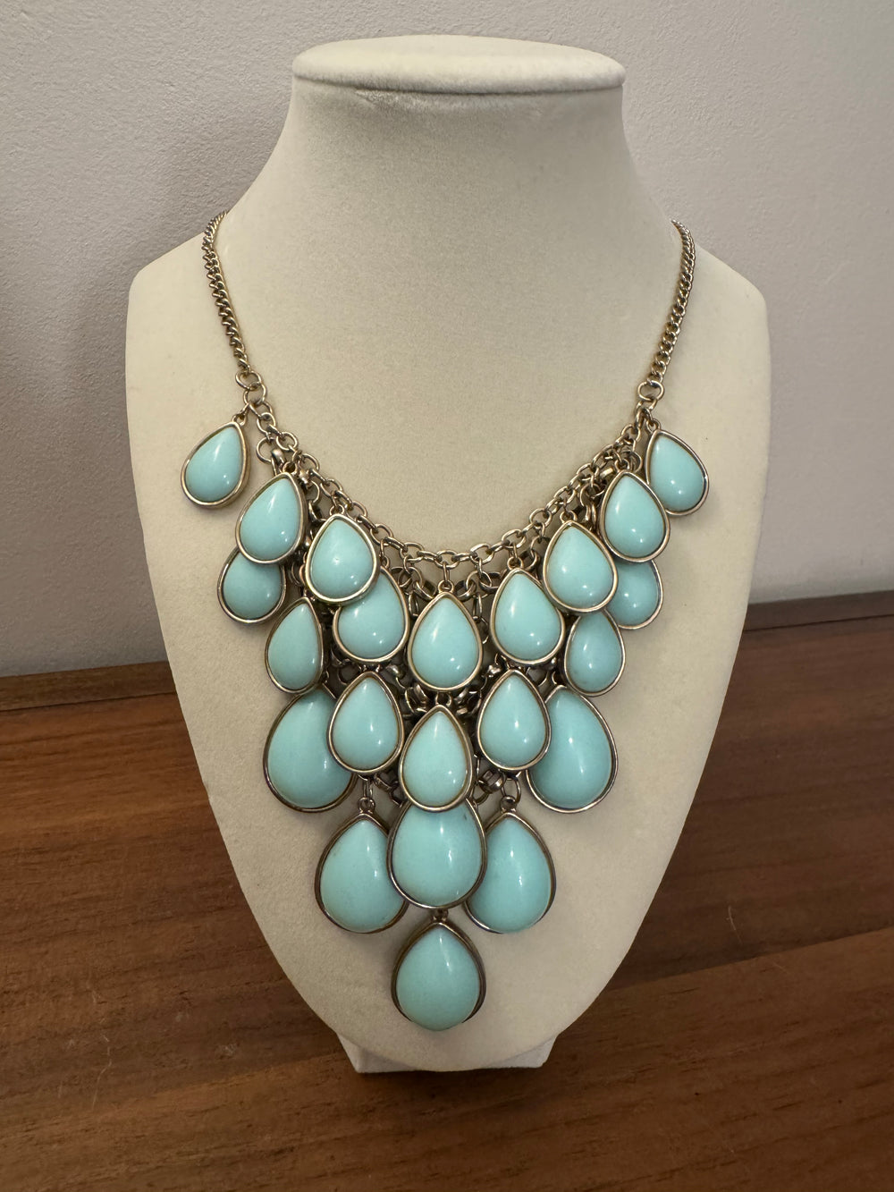 Teardrop Shaped Cascading Necklace Fashion Jewelry